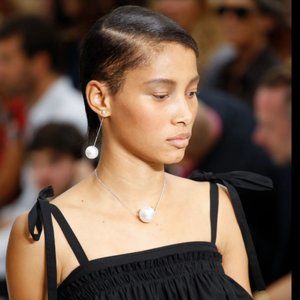 NEW Salvatore Ferragamo Runway Oversized Pearl Pendant Necklace